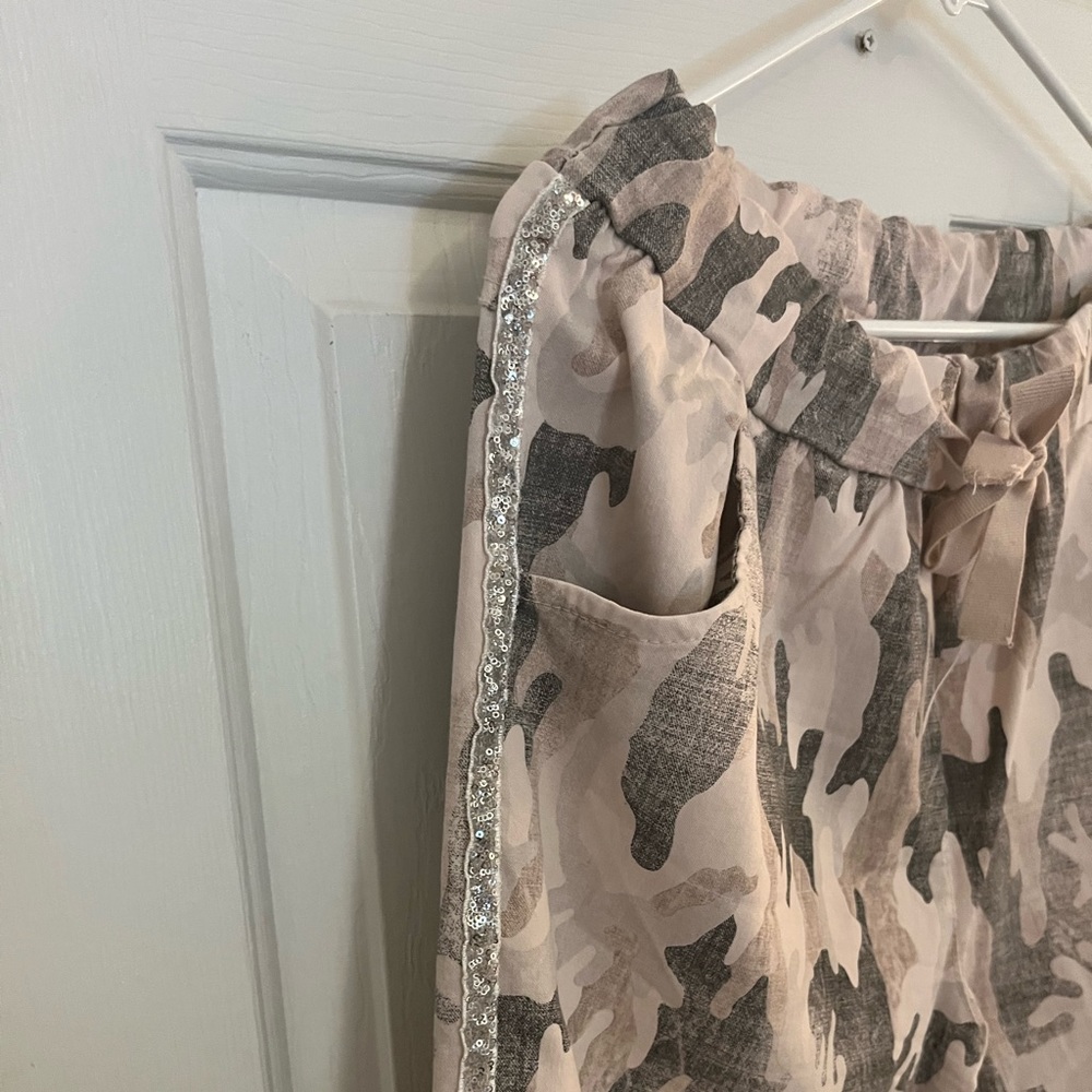 Adorable stretch pink camo pants with bling